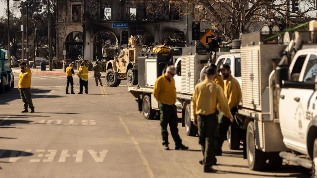 Bomberos ptrivados en incendios de Los Angeles