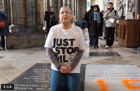 Vandalizan tumba de Charles Darwin en la Abadía de Westminster