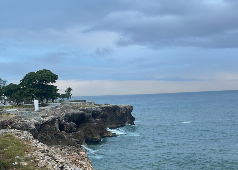 Pronóstico del tiempo en RD: mañanas soleadas, lluvias débiles y oleaje anormal