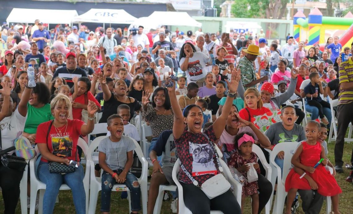 Entregan juguetes a más de 500 niños de diferentes sectores del DN