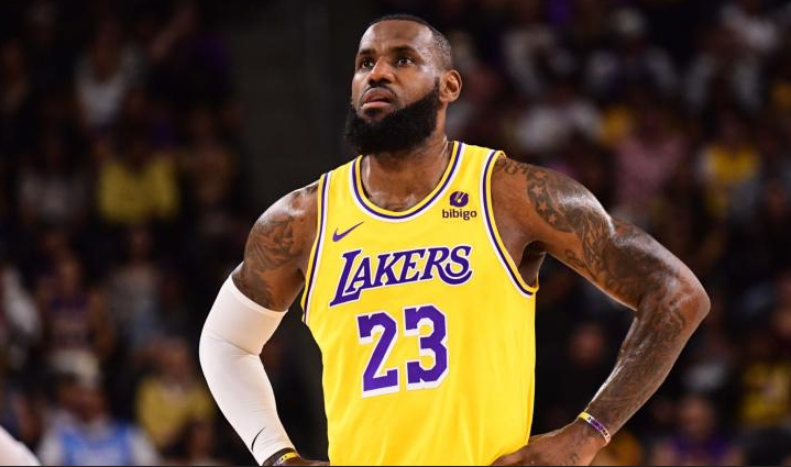 LeBron James, 22 años después, sigue con un ritmo de juego envidiable