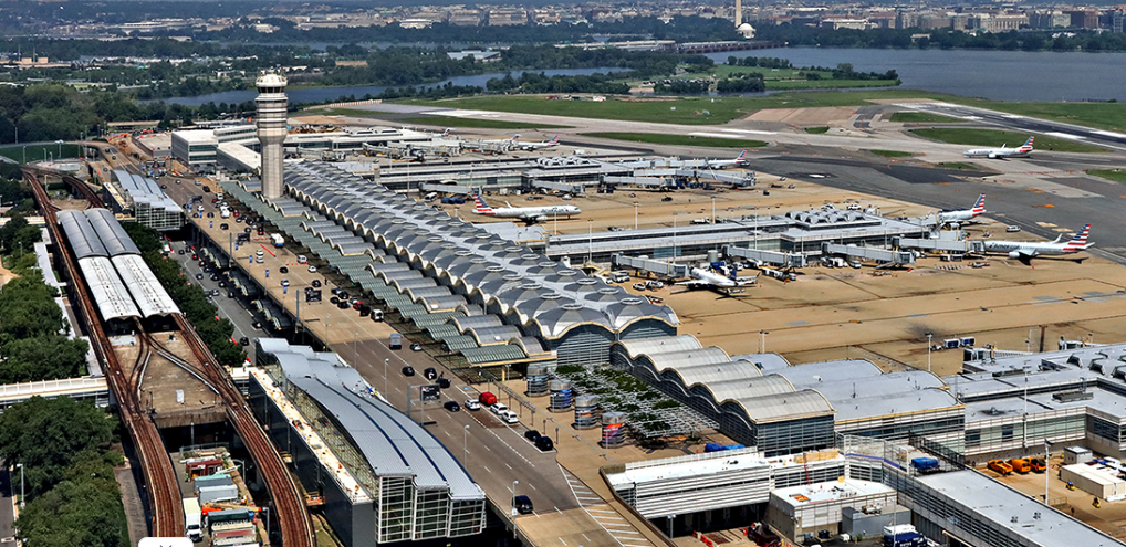 Aeropuerto Ronald Reagan de Washington DC reanudará operaciones tras accidente aéreo