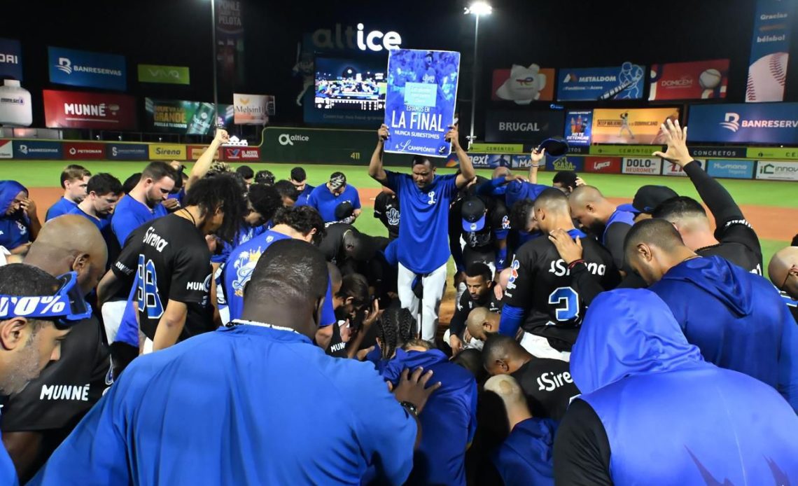 Tigres del Licey celebra pase a la final