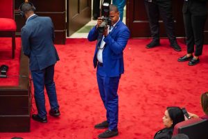 Jorge fotografiando en el Congreso Nacional 