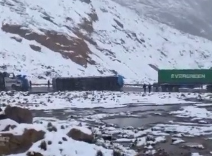 Accidente en Perú: 17 heridos leves tras vuelco de autobús en la Carretera Central