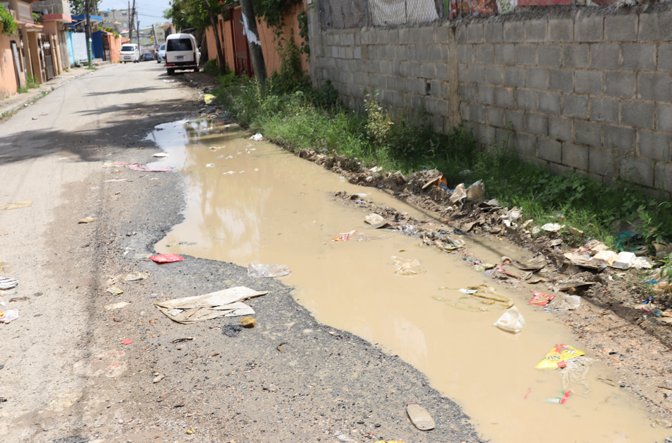 Denuncian en Cancino Adentro no hay agua y las calles están deterioradas