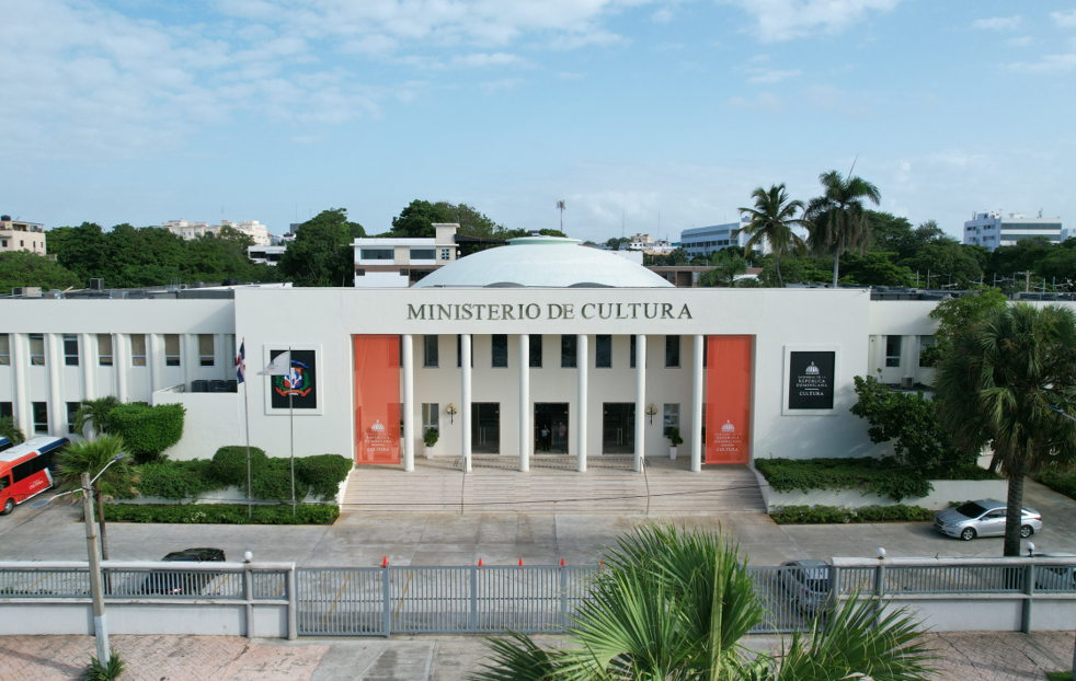 Ministerio de Cultura dispone evaluación de daños al mural de Silvano Lora en SPM