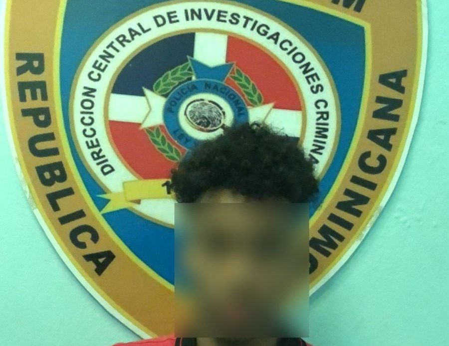 Detienen hombre por intento de estafa con dinero falso, en La Vega