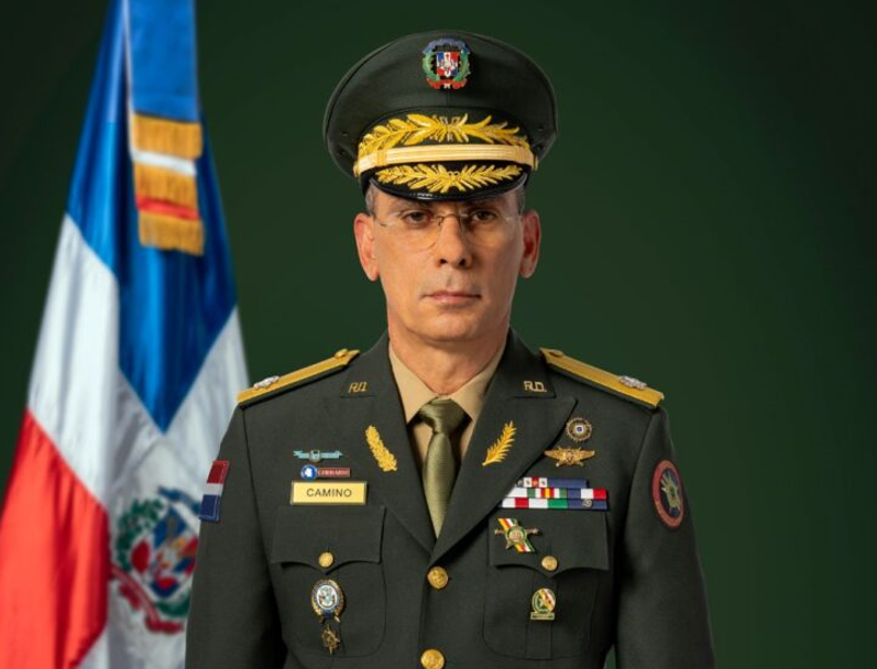 Jefe del Ejército reconoce que hay civiles y militares en el tráfico de ilegales haitianos