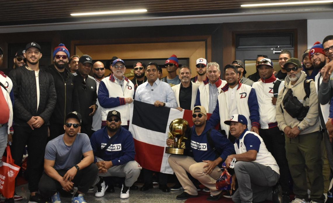 Ministro de Deportes recibe a los campeones de la Serie del Caribe