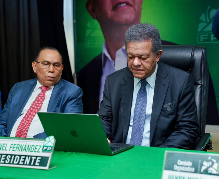 Leonel Fernández da inicio a la plenaria de votación del Congreso de FP