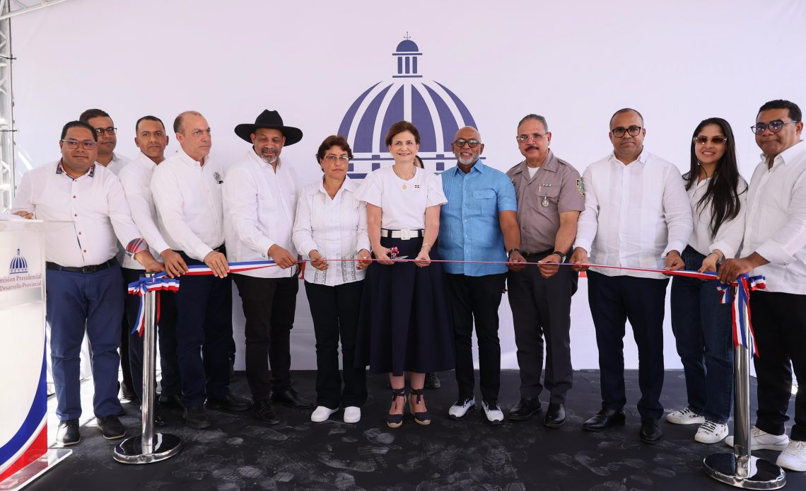 Raquel Peña entrega ocho obras en Santiago Rodríguez y Dajabón