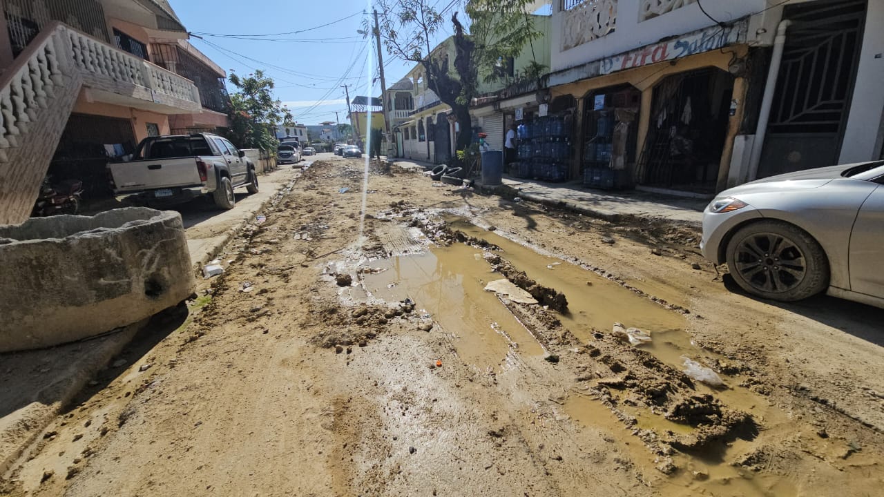 Residentes del Millón piden reparación de calles, aguas negras y otras problemáticas