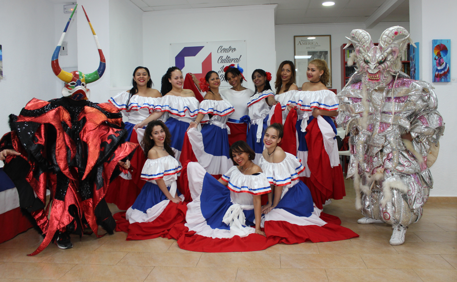 Carnaval de Valencia resalta participación de delegación dominicana