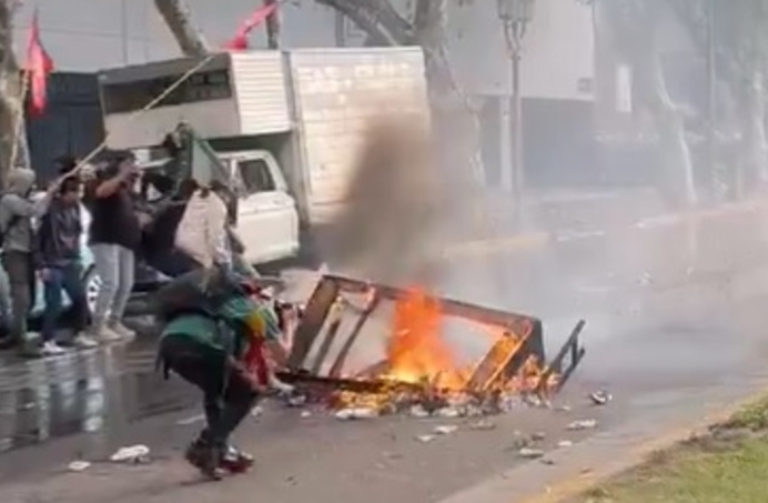 Video muestra el momento en que cartucho hiere de gravedad a fotógrafo en Argentina