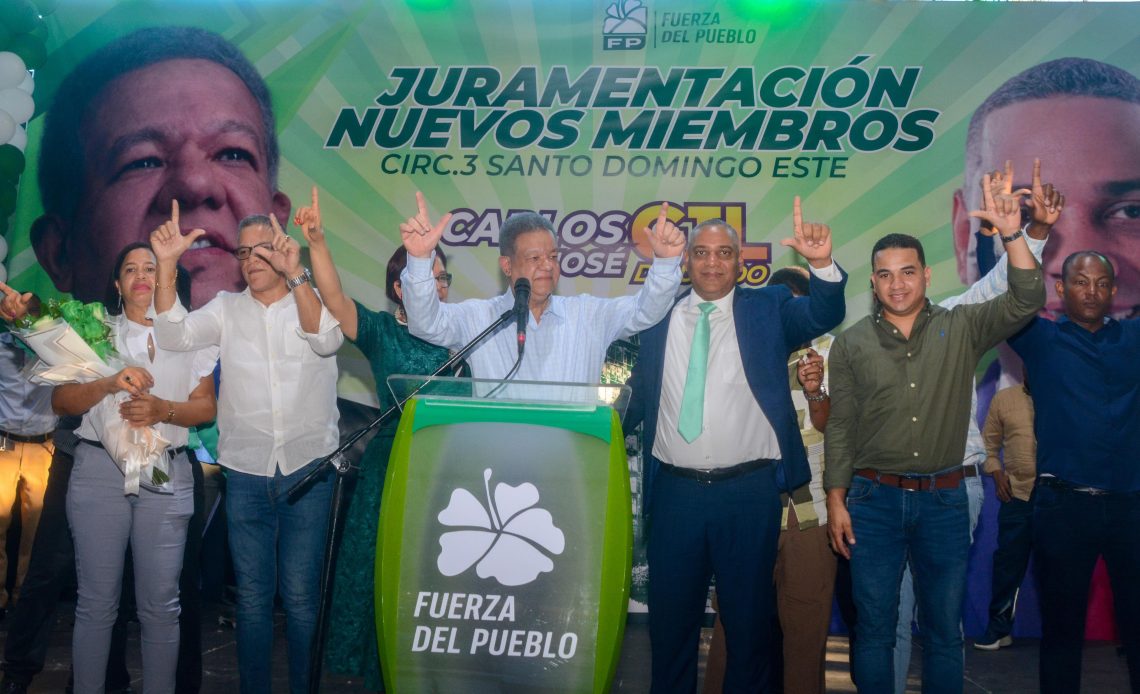 Miembros del PLD se juramentan en la Fuerza del Pueblo