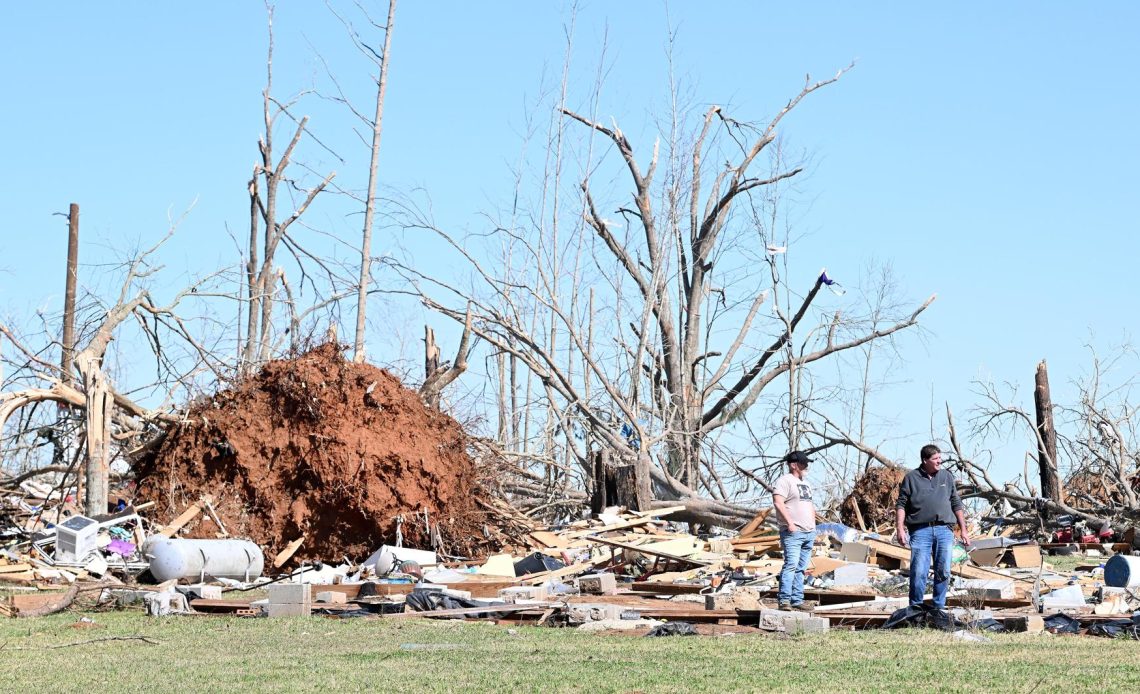 Trump dice que la Guardia Nacional trabaja en las zonas afectadas por tornados y tormentas