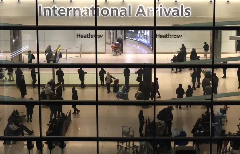 Heathrow se encuentra «abierto y completamente operativo» tras su cierre de ayer