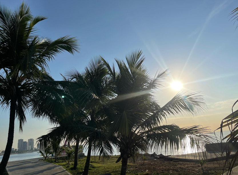 Pronóstico del tiempo: Día soleado con posibles lluvias por un débil frente frío