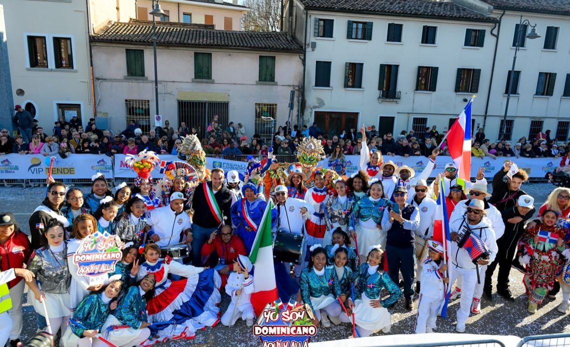 Carnaval Italiano 2025 abre paso al merengue dominicano