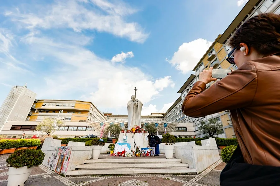 El papa sobre su salud: “Estoy en un momento difícil, como tantos hermanos frágiles”